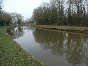 800px-Canal_Nantes_Brest_001WIKIPEDIA